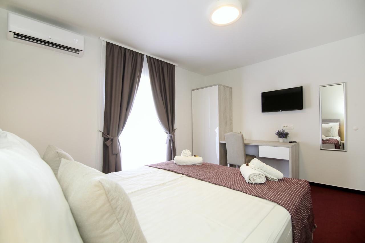 Maxim Rooms & Apartments Сплит Екстериор снимка